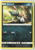 Sneasel 131/236 Regular Unified Minds Moderately Played